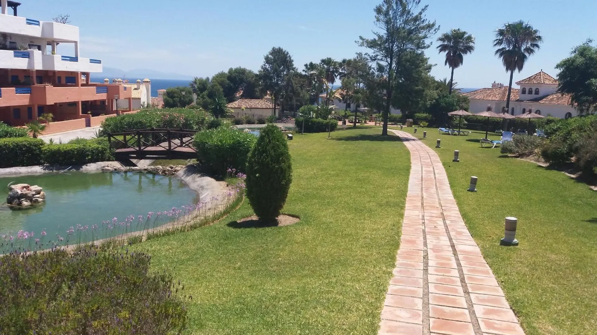 Castillo de Sabinillas Wunderschoene Wohnung 5 Personen Super Meerblick דירה